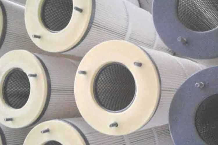 首先要查看聚酯纤维开云(中国)官方在线登录是不是有污垢，有的话能够悄悄击打开云(中国)官方在线登录外部，也能够用压缩空气由里向外吹，铲除滤筒上的积尘，没有压缩空气可先用木棍悄悄击打除尘滤芯，再用毛刷轻刷外部污垢