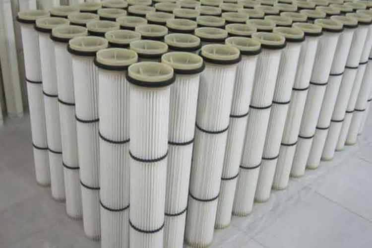 要知道这种抛丸机开云(中国)官方在线登录在使用过程当中是要防止大颗粒以及批量的固态物体浸入滤筒系统内部的，所以我们需要防止内部发生堵塞的现象